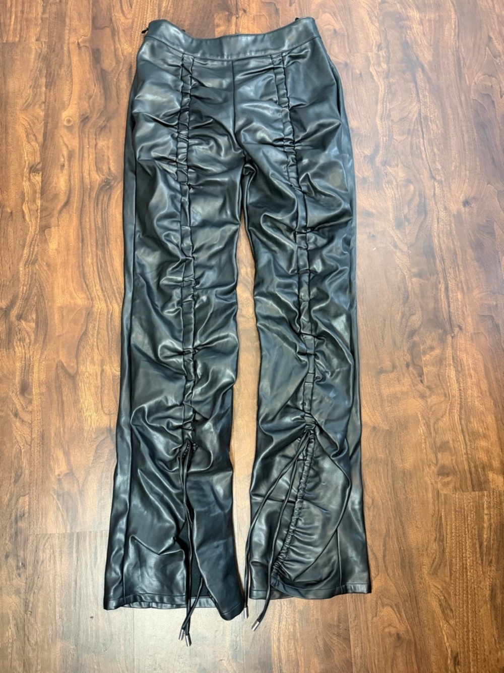 MANIERE DE VOIR Black Faux Leather Ruched Open Slit Pants - Picture 4 of 12